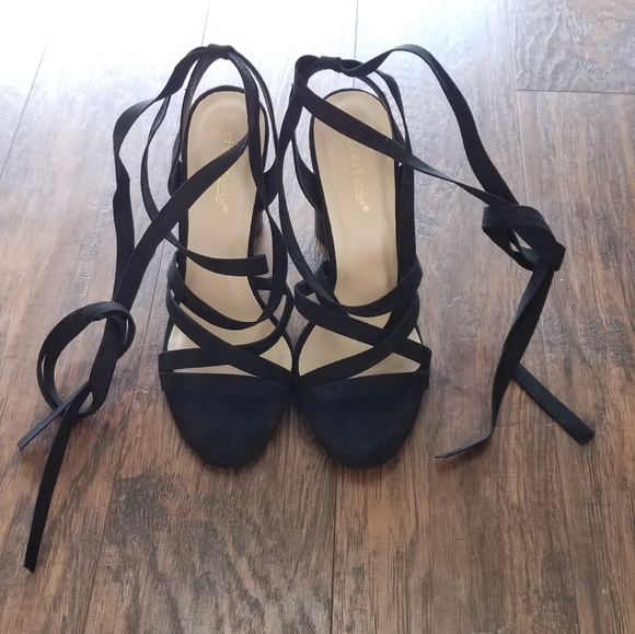 Shoe Dazzle Shoes - Size 8 NWOT Shoedazzle Lace Up Sandals